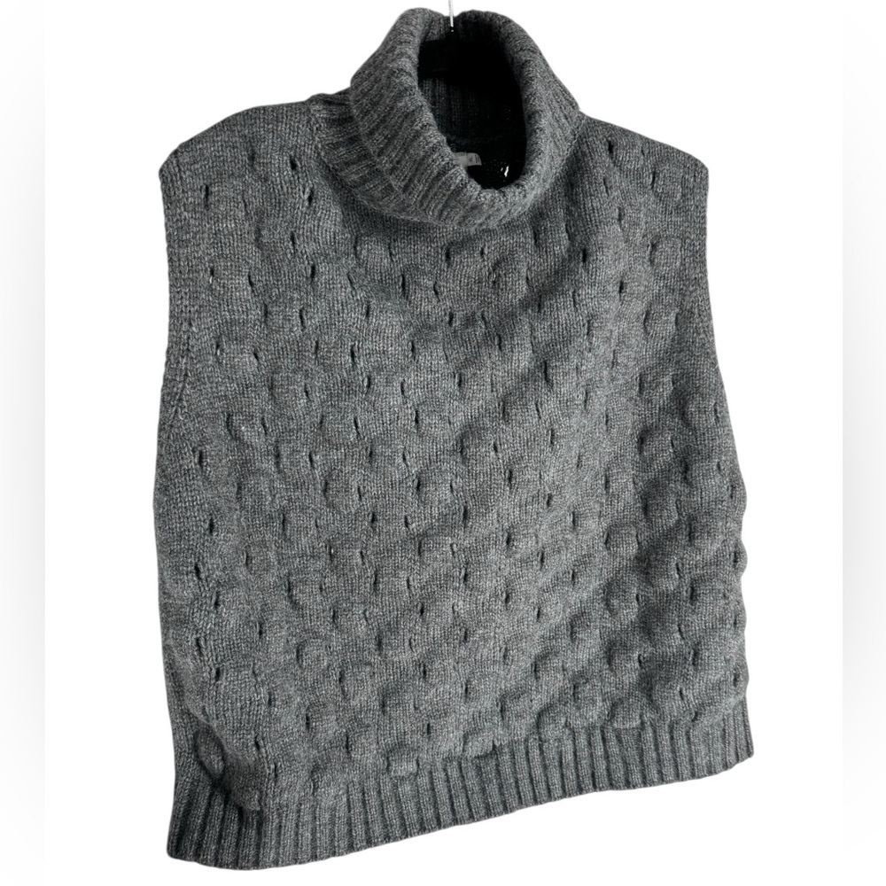 Astr Pattern Turtleneck Sweater Vest Large Gray texture
